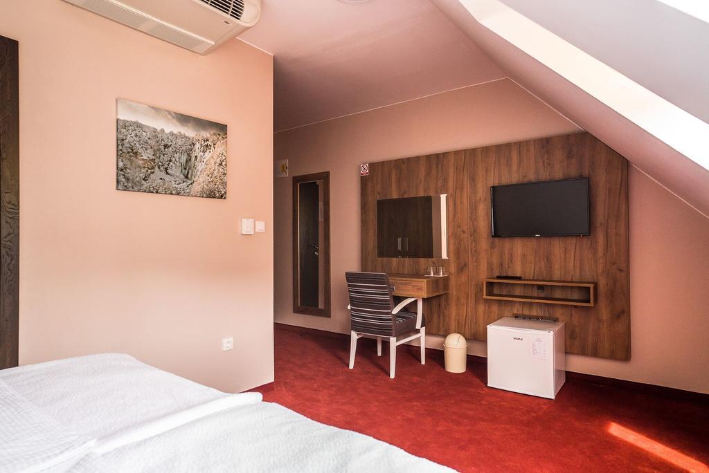 B&B Villa Angy Korenica Exterior photo